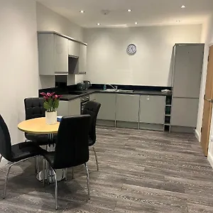 Contemporary Great Location With Private Car Park Keighley